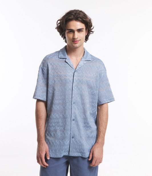 Camisa Tricoline de manga curta com bordado geométrico azul