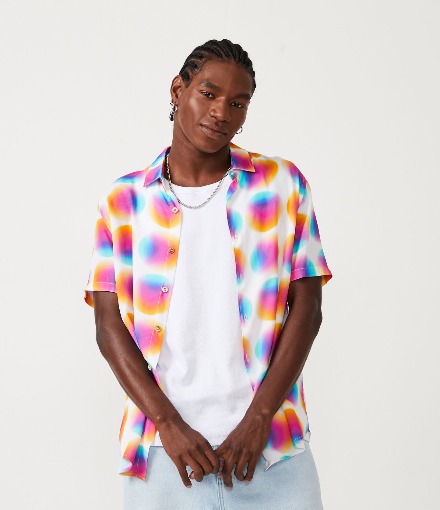 Camisa de viscose regular com estampa de círculos brancos