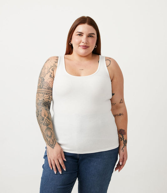 Camiseta regata de algodão sem mangas na cor Snow White - Curve e Plus Size