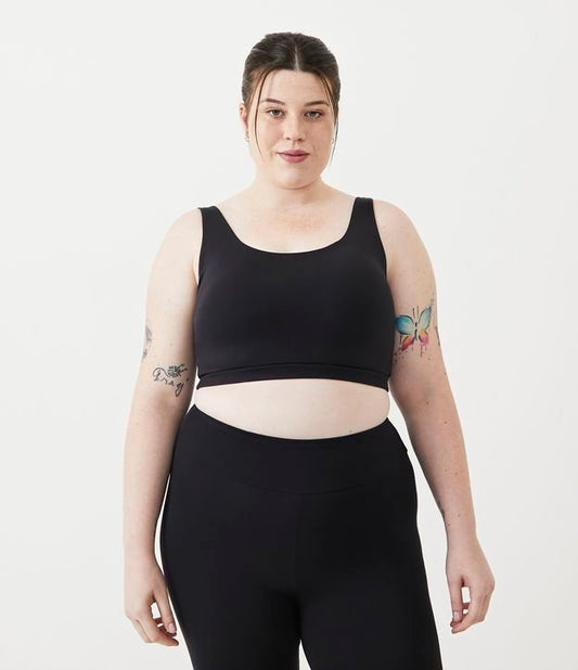Top esportivo preto em microfibra Lycra® Adaptiv Curve & Plus Size