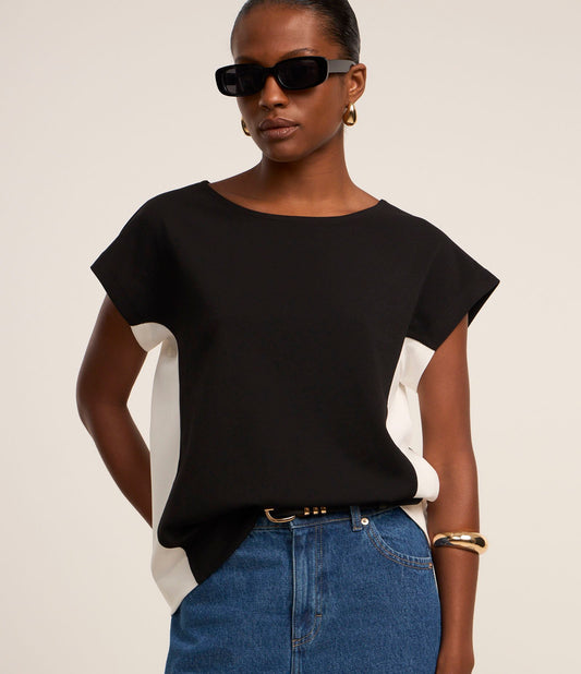 Blusa de Crepe de Manga Curta com Laterais Contrastantes Pretas