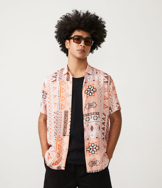 Camisa de manga curta de viscose com estampa Boho rosa