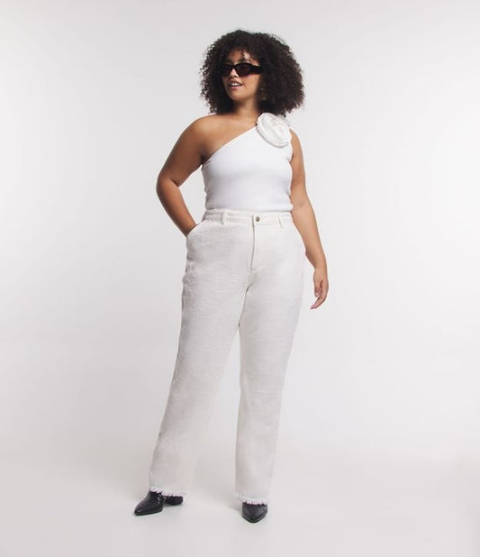 Pantalones rectos de sarga con dobladillo deshilachado, Curvas y tallas grandes, Blanco roto