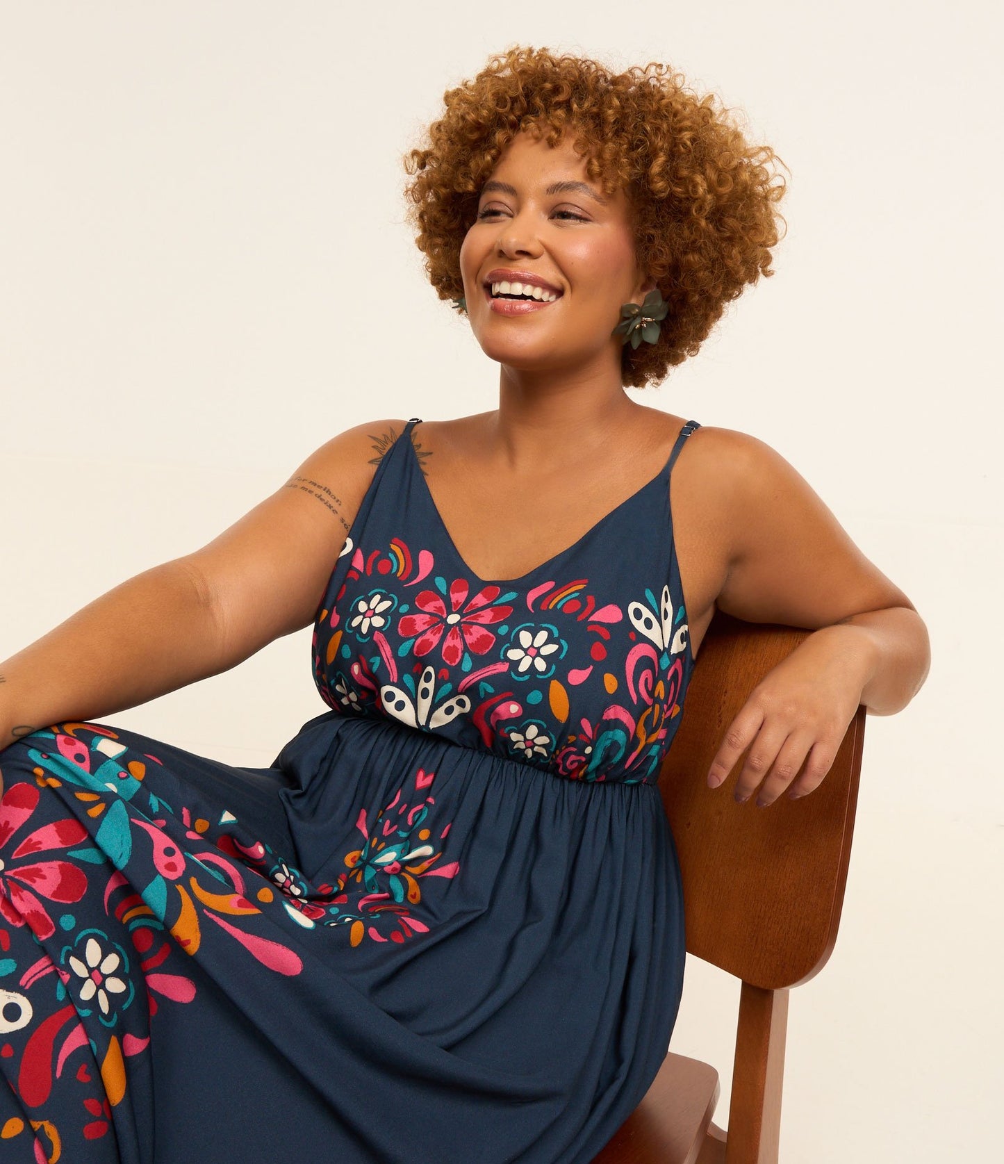 Vestido longo de viscose com estampa floral solar, Curve & Plus Size, azul