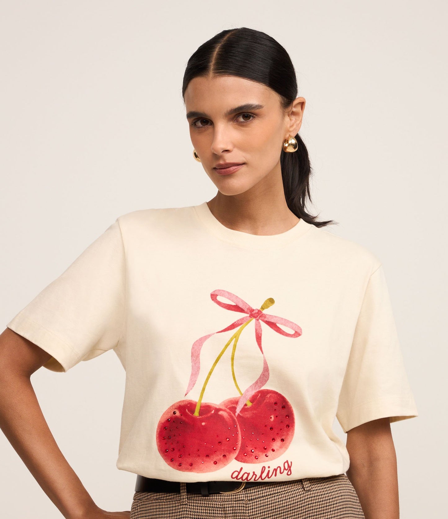 Camiseta de Algodão Off-White com Estampa de Cereja Fofa