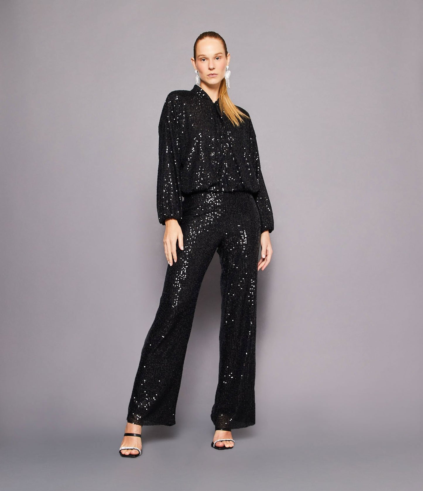 Pantaloni a zampa dritta con paillettes nere