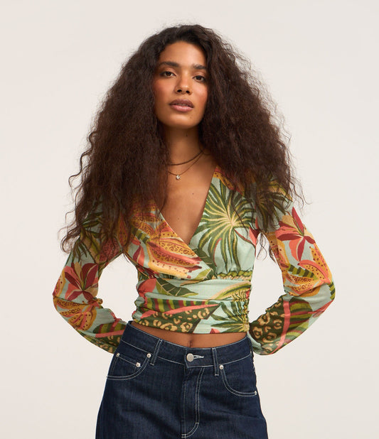 Blusa Cropped Decote V Estampada Natureza Multicolorida