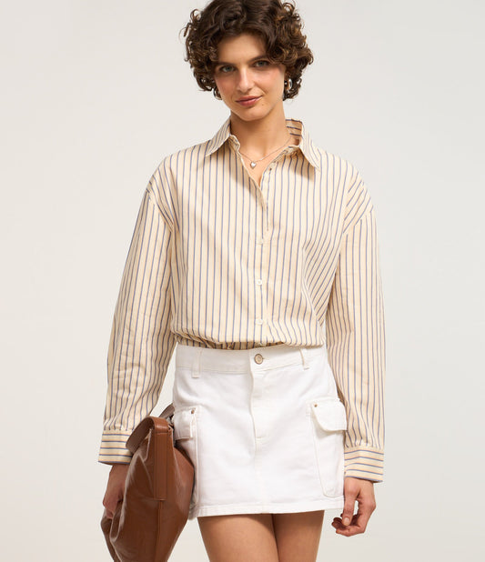 Camicia lunga a righe tricolori con bottoni beige