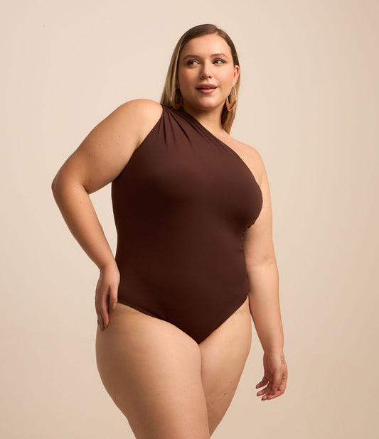 Top monospalla in jersey marrone con dettaglio increspato - Curve e taglie forti
