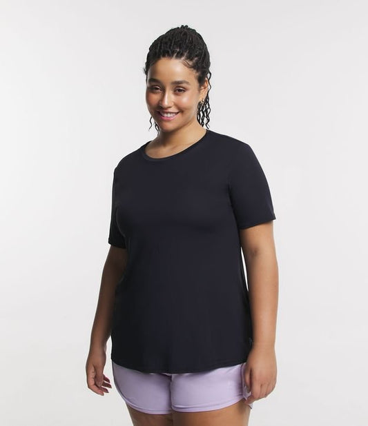 Camiseta esportiva preta básica em poliamida - Curve e Plus Size