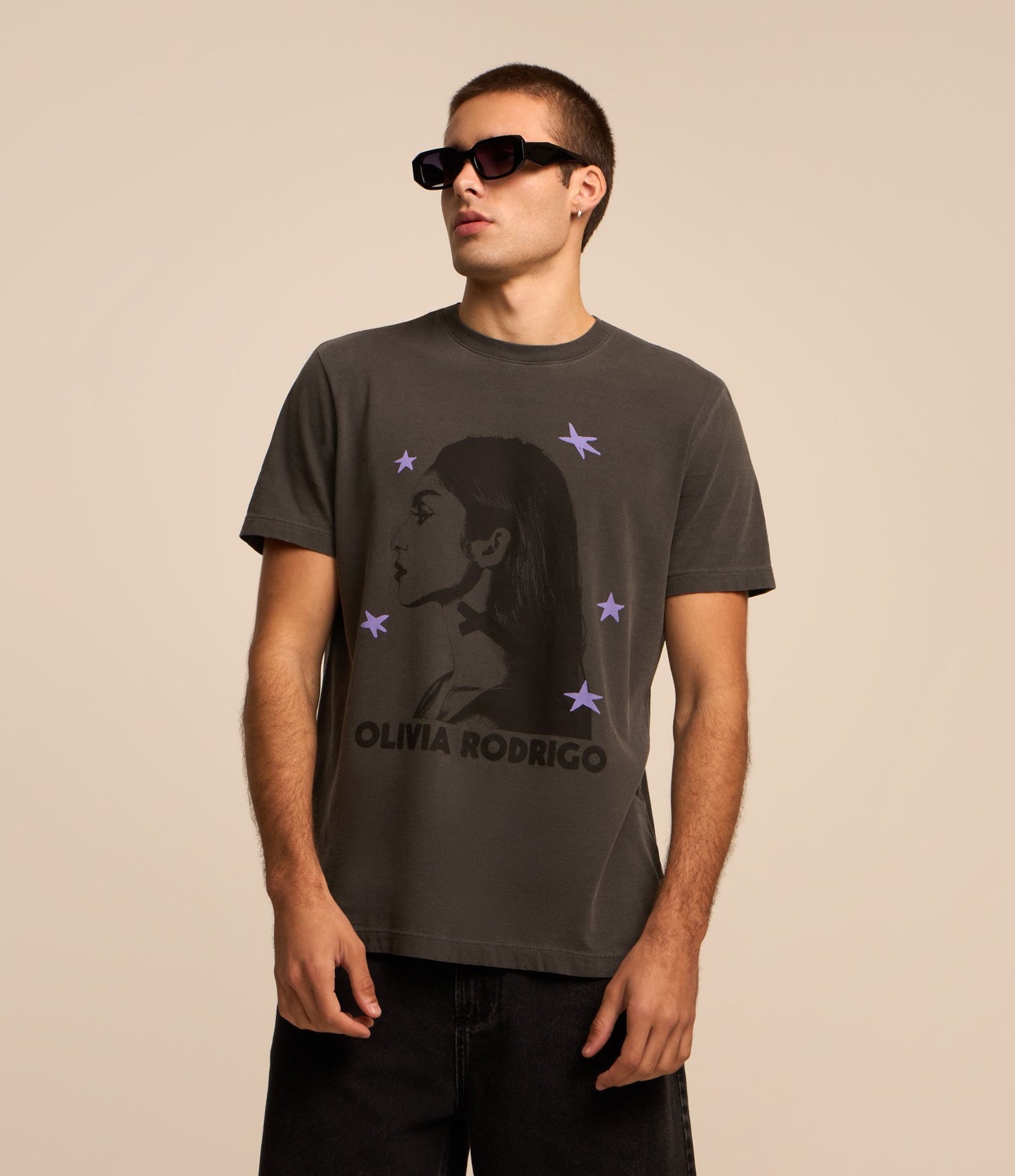 Camiseta Confortável com Estampa Olivia Rodrigo em Algodão Cinza