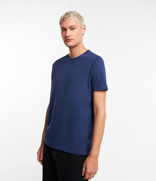 Camiseta azul escura de algodão de ajuste regular com mangas curtas