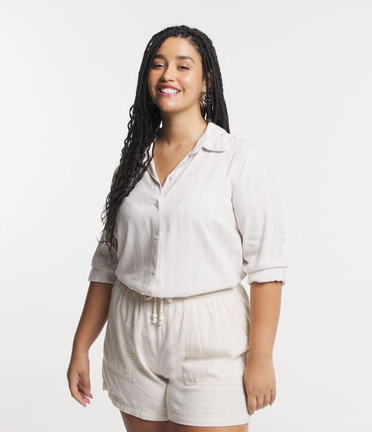 Camicia in viscosa con leggero drappeggio e stampa a righe, Curve e taglie forti, bianco sporco