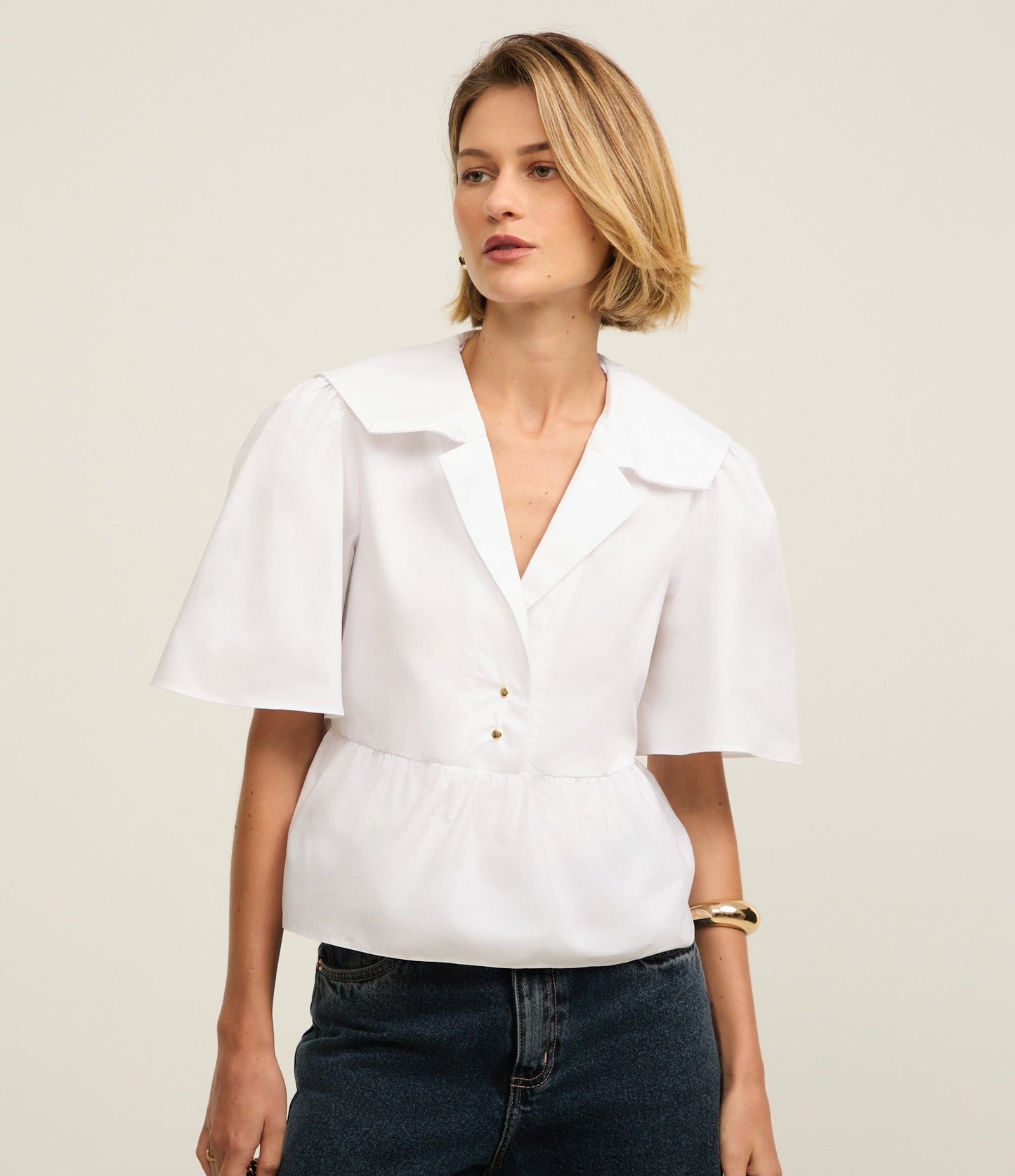 Blusa de Tricoline com Gola Marinheiro e Peplum Branco