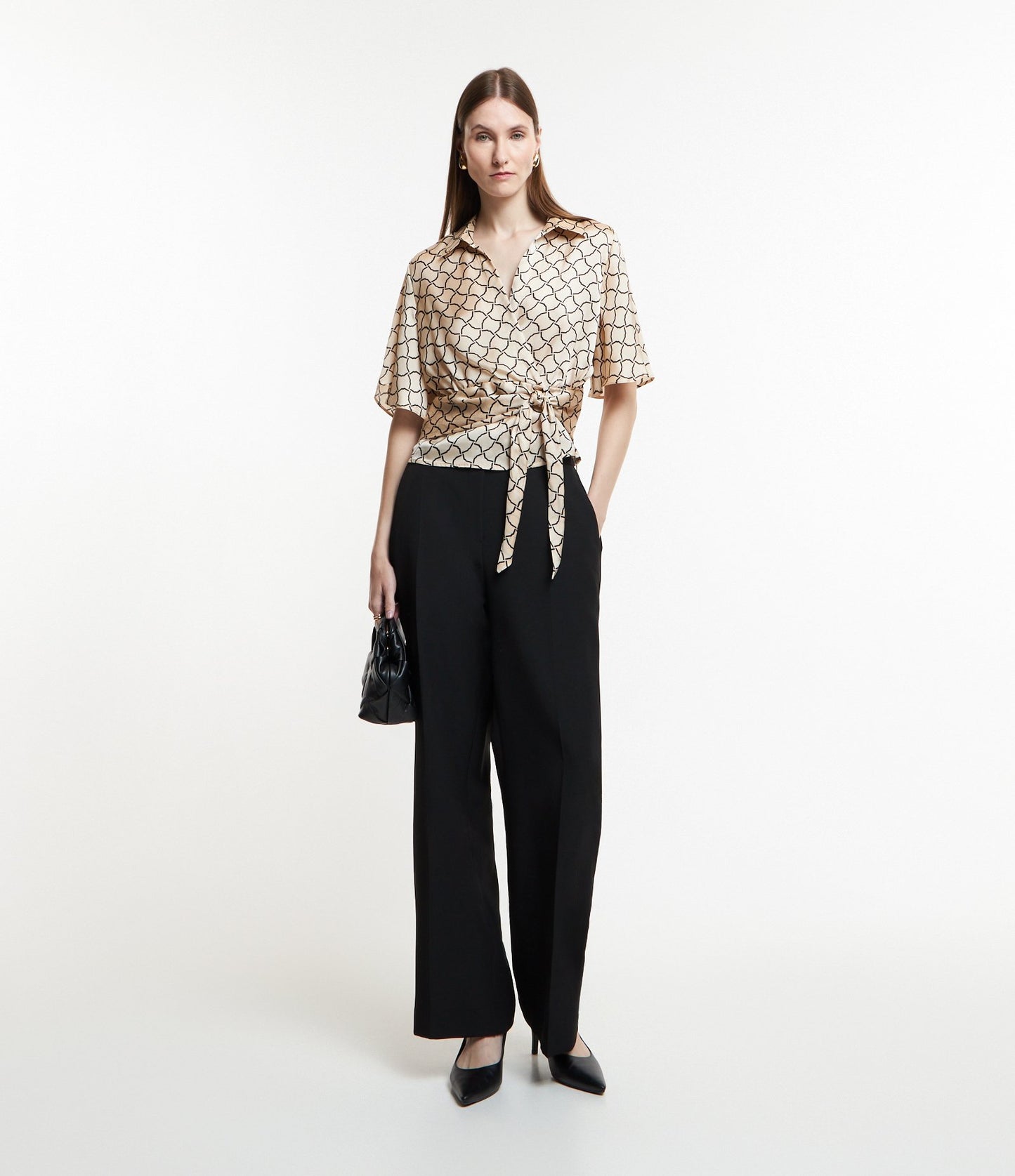 Pantaloni sartoriali neri a gamba larga con elastico in vita posteriore