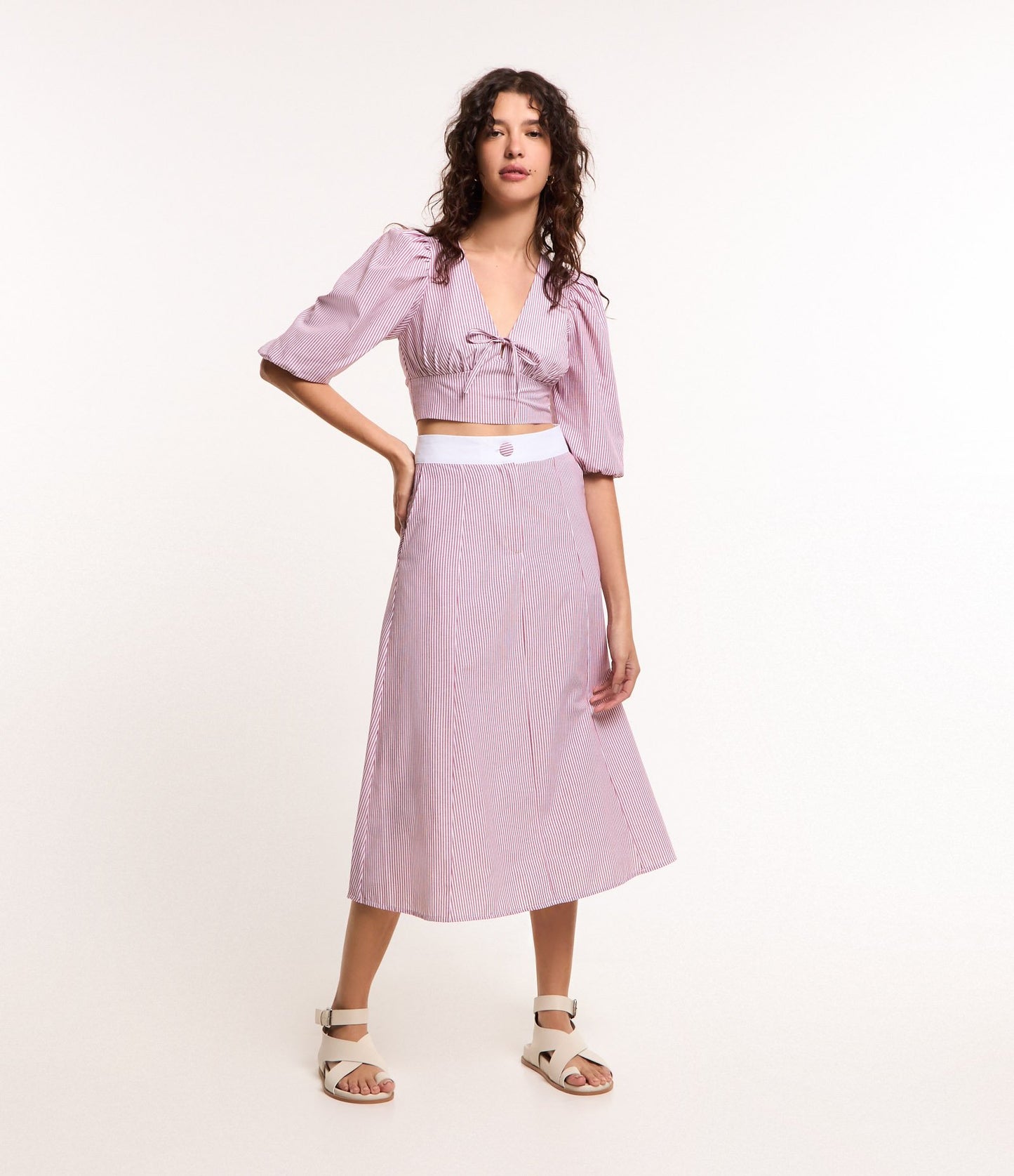 Saia midi em tricoline listrada tingida com fio vermelho