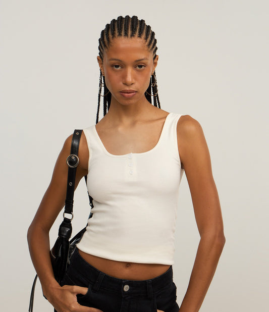 Camiseta de tirantes blanca de canalé con botones