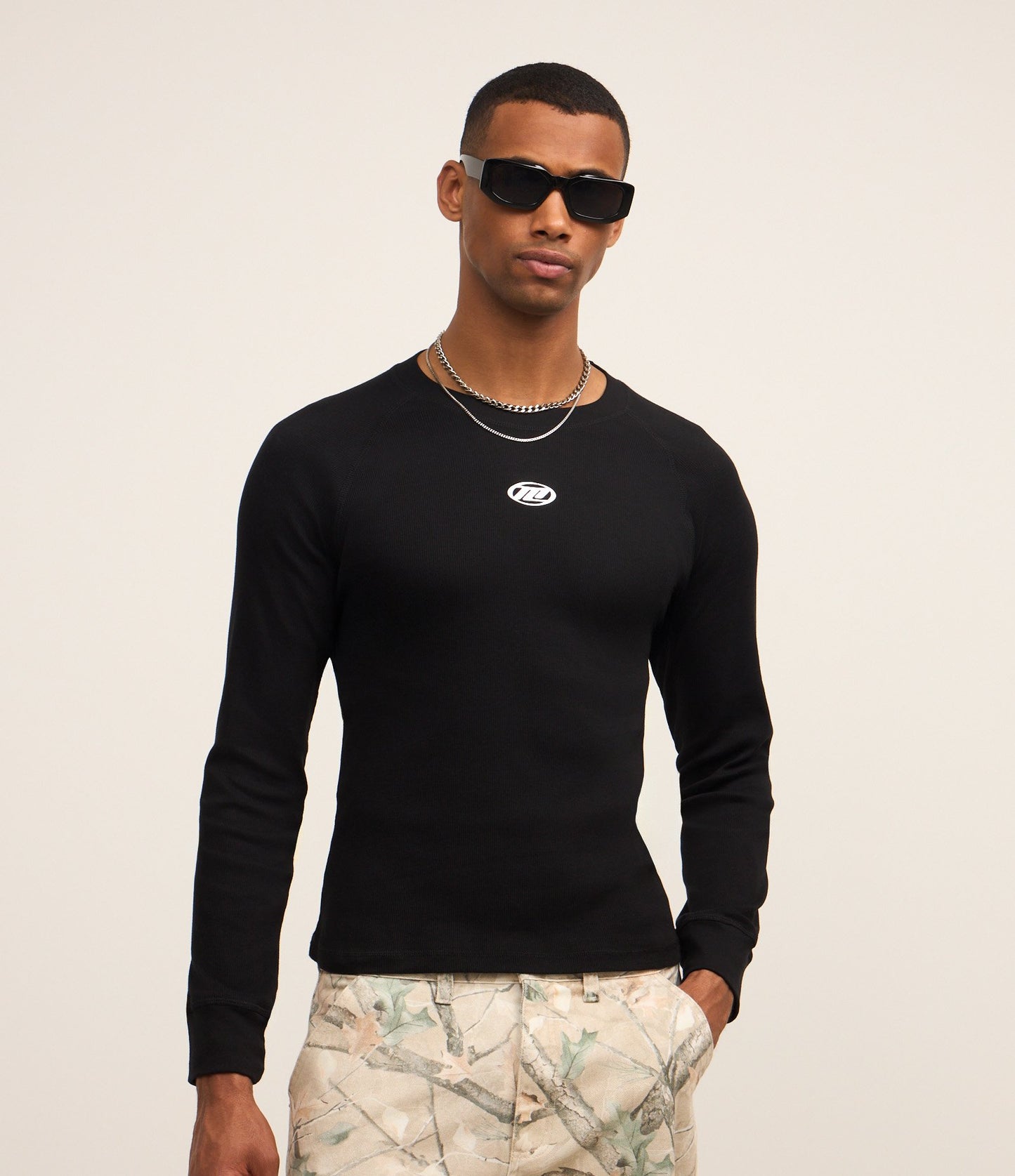 Camiseta musculosa azul de canalé con parche