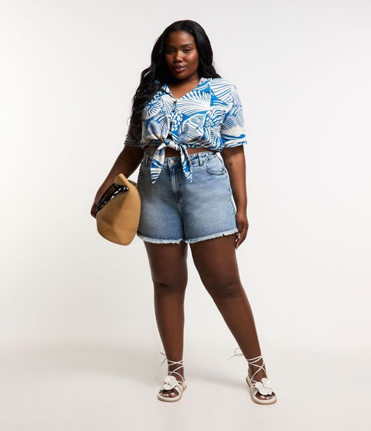 Curve & Plus Size Vaqueros boyfriend cortos azules con dobladillo deshilachado