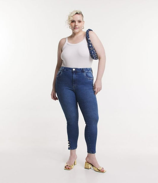 Calça jeans skinny com detalhe de botão lateral na bainha, Curve & Plus Size, azul