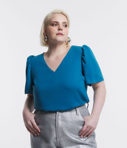 Blusa de crepe com decote em V e mangas bufantes - Curve e Plus Size - Azul