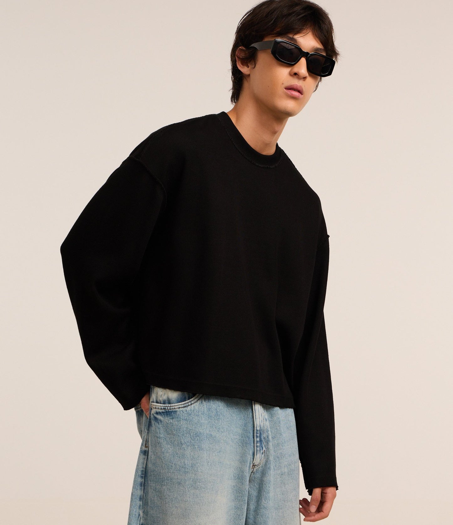 Camiseta boxy negra de algodón texturizado