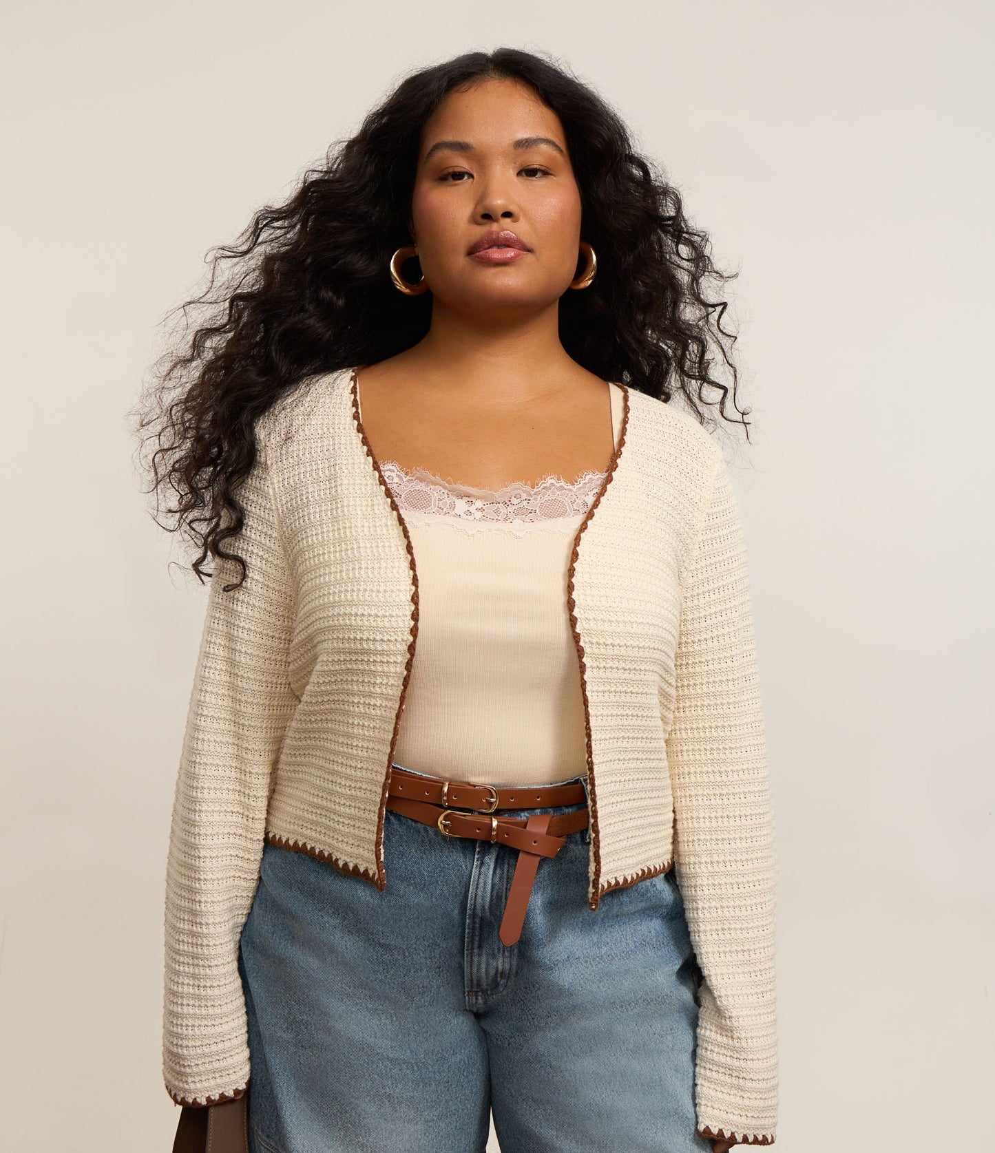 Cardigan in maglia bianco sporco con bordi a contrasto - Curve e taglie forti