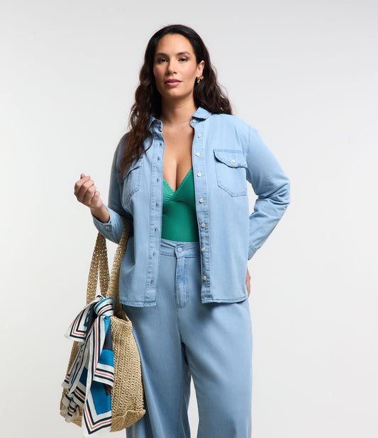 Camicia in denim lavato chiaro in versione Curve e taglie forti - Blu