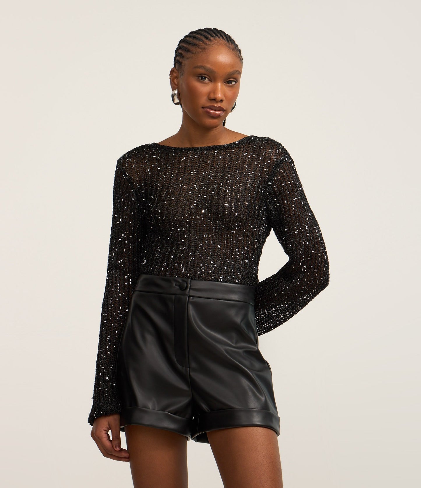 Top Cropped de Tricô com Costas Abertas e Paetês Pretos