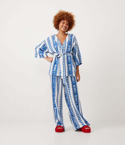 Calça Palazzo de algodão com cinto de tecido e bordado de abacaxi azul
