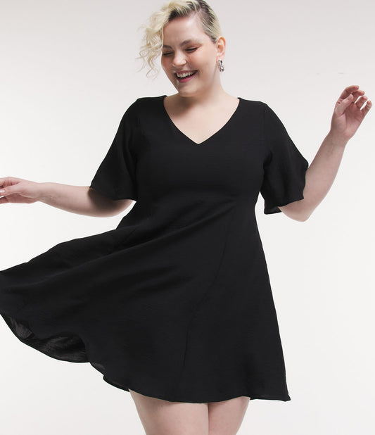 Vestido corto de crepé con mangas anchas, Curvas y tallas grandes, Negro