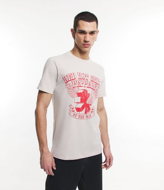 Camiseta regular bege com estampa da banda Red Hot Chili Peppers