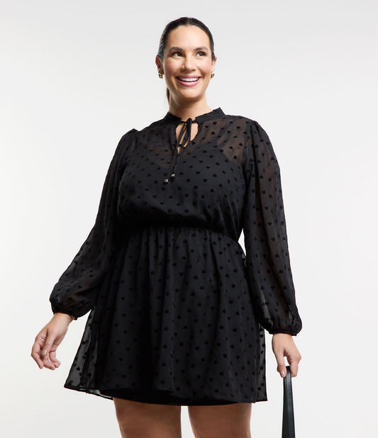 Vestito corto in chiffon con cuori in rilievo, taglie forti e taglie forti, nero