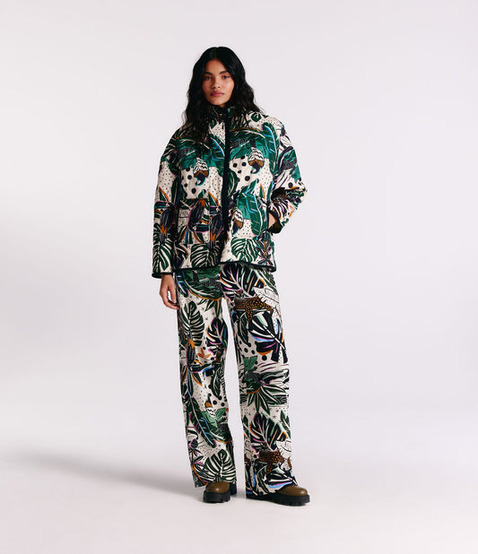Pantaloni sartoriali a gamba larga in viscosa con stampa di foglie e tucani multicolore