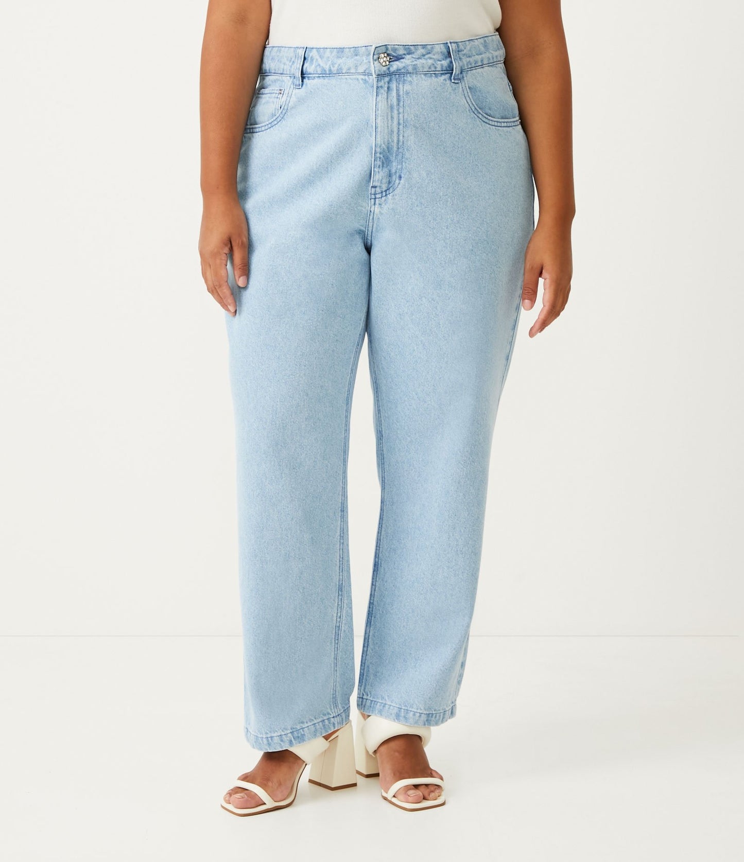 Jeans a gamba dritta con lavaggio chiaro e bottone gioiello - Curve e taglie forti, blu