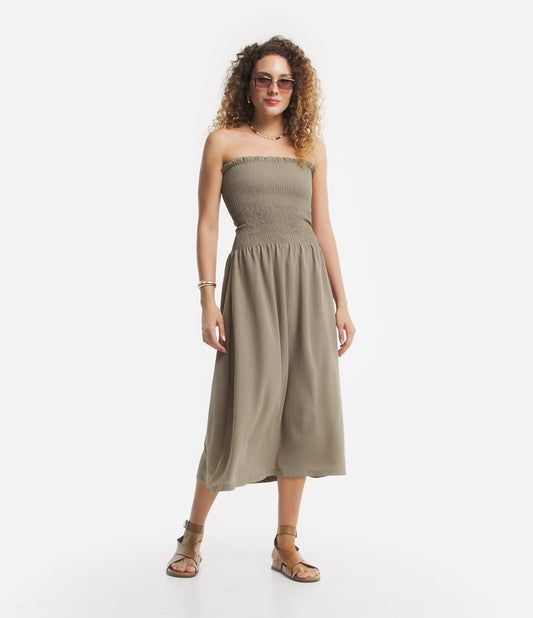 Vestido midi marrom-claro sem alças em crepe com detalhes em smock