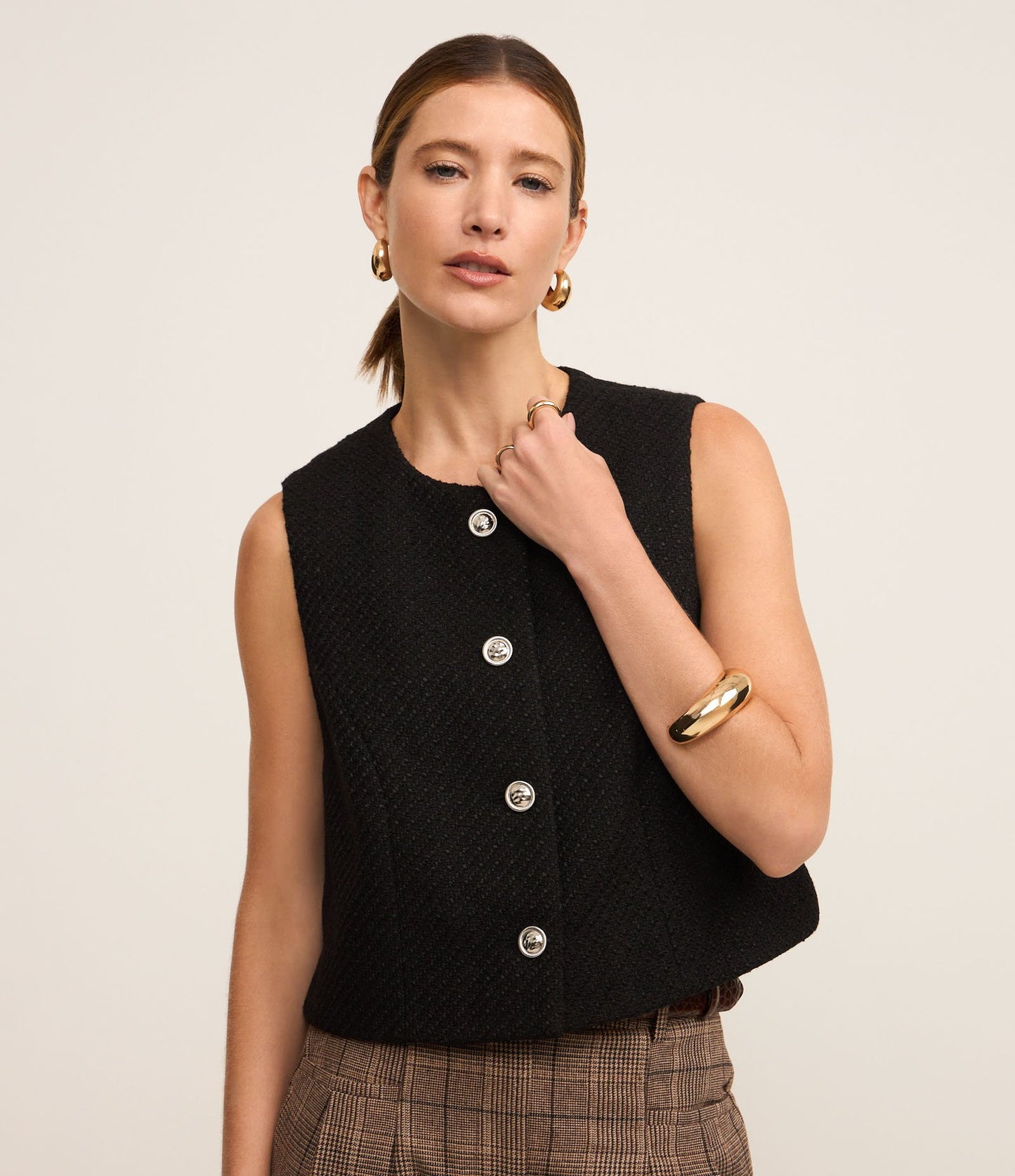 Chaleco de tweed texturizado con cuello redondo y pinzas en negro