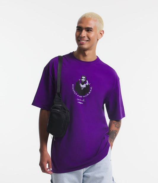 Camiseta Relaxed Fit em meia malha com estampa de Tupac roxa