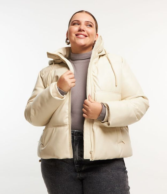 Giacca Puffer in PU Off-White con cappuccio - Curve e taglie forti