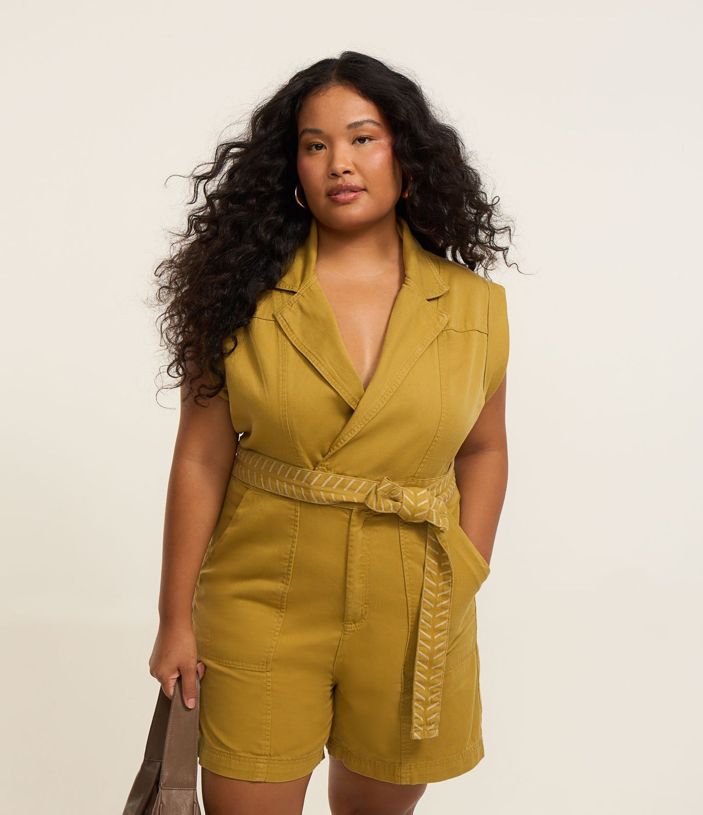 Romper in denim verde oliva con cintura ricamata - Curve e taglie forti