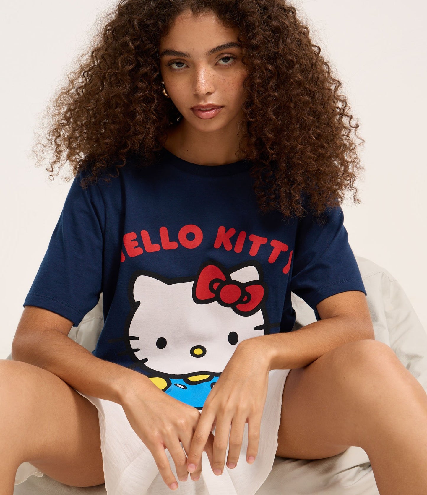 T-shirt in cotone blu navy con stampa Hello Kitty