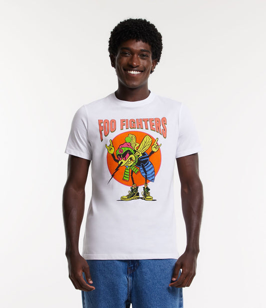Camiseta branca de meia malha com estampa de mosquito do Foo Fighters
