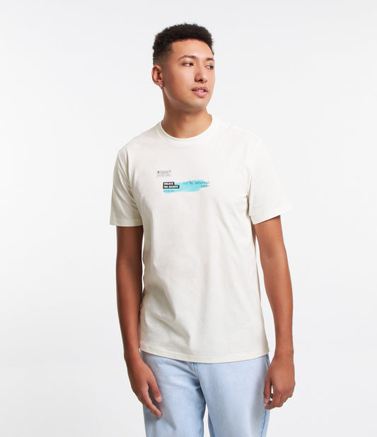 Camiseta Comfort Cotton com estampa "Unlock the Secrets" em off-white