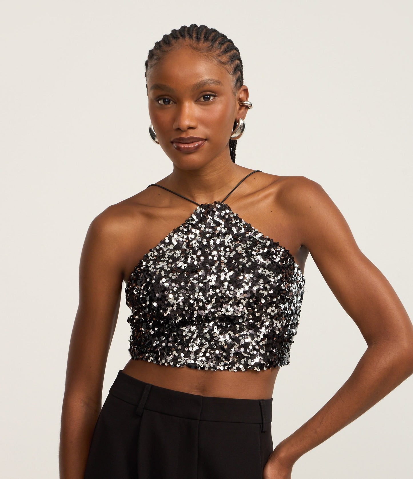 Top Cropped de Paetês com Base de Veludo Preto e Gola Halter