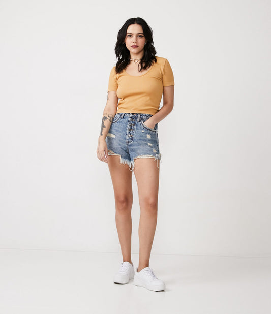 Shorts jeans de cintura alta com bolsos e bainha crua em azul