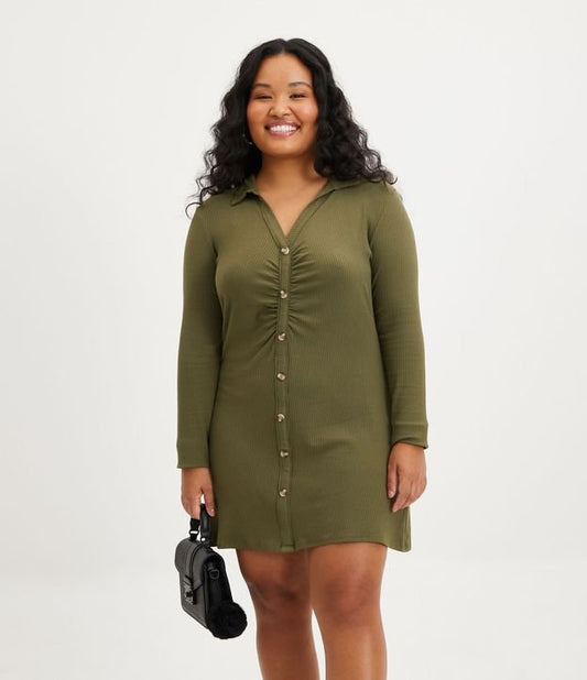Vestido curto de malha canelada com botões, Curve & Plus Size, verde