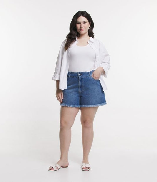 Vaquero corto con dobladillo deshilachado Curve & Plus Size Azul