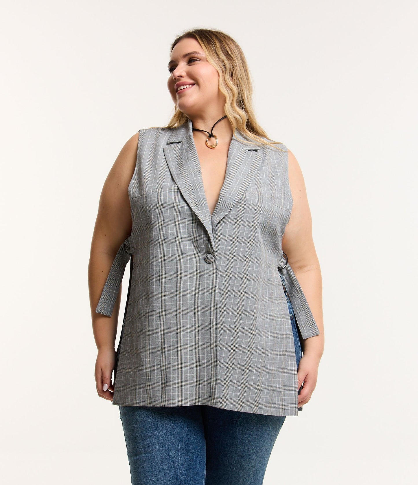 Colete xadrez com ajuste lateral e curvas Plus Size cinza