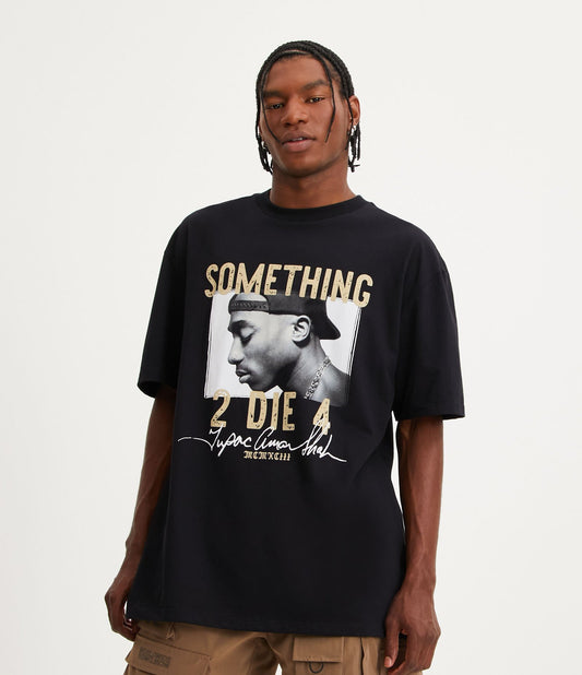 Camiseta Relaxed Fit em malha preta com estampa de Tupac