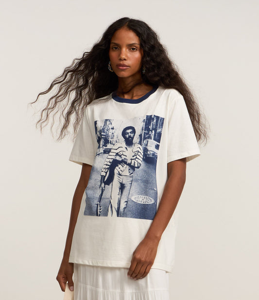 Camiseta de algodón con estampado de Gilberto Gil y diseño de guitarra blanca